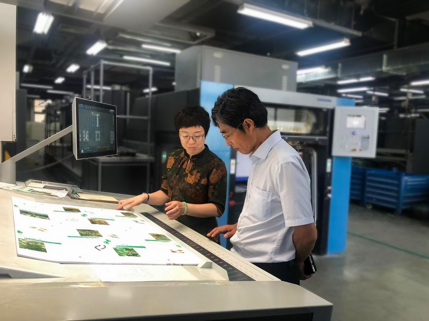 北京印刷学院专家组一行受邀赴福建新华联合印务集团调研数字印刷项目